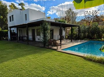 Casa · 117m² · 4 Ambientes · 1 Cochera · ¡Atencion! Oportunidad Para Personalizar a Tu Gusto, Gran Potencial a Minutos del Hilton