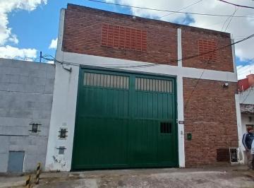 Bodega-Galpón · 242m² · 2 Ambientes · Venta Galpón con Vivienda José León Suarez