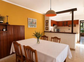 Casa · 140m² · 5 Ambientes · 1 Cochera · Casa en Venta Calle 65 E/ 1 y 2, La Plata