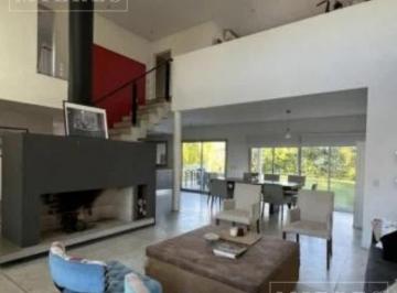 Casa · 173m² · 4 Ambientes · 2 Cocheras · Casa en Venta en Barrancas de Santa María