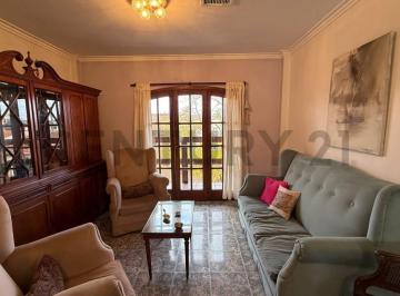PH · 100m² · 4 Ambientes · Casa en PH de 3 Dorm. y Patio en Venta; Ringuelet