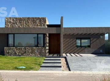 Casa · 192m² · 4 Ambientes · 2 Cocheras · Casa en Venta Lar de Boedo