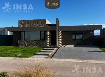 Casa · 192m² · 4 Ambientes · 2 Cocheras · Casa en Venta Lar de Boedo