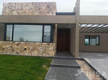 Casa · 192m² · 4 Ambientes · 2 Cocheras · Casa en Venta Lar de Boedo