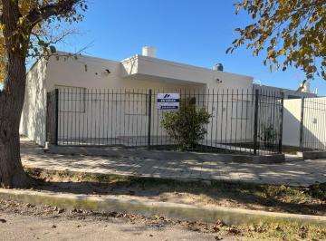Casa · 250m² · 6 Ambientes · 1 Cochera · Casa en Edilco
