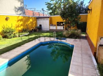 Casa · 152m² · 4 Ambientes · 2 Cocheras · Se Vende Casa. Godoy Cruz