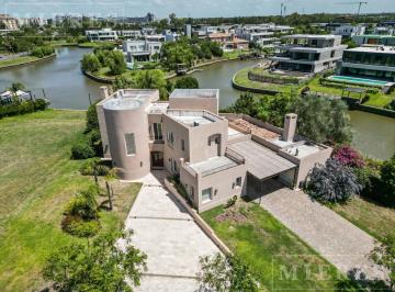 Casa · 386m² · 6 Ambientes · 2 Cocheras · Casa en Alquiler Anual Al Rio en El Yacht, Nordelta
