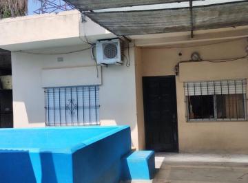 Bodega-Galpón · 400m² · Venta Casa y Galpon 3 Amb. Lanus