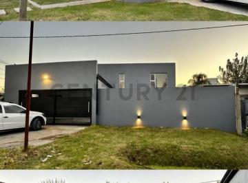 Casa · 170m² · 3 Dormitorios · 2 Cocheras · Venta Casa en 213 Bis Esq 40 Lisandro Olmos