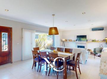 Casa · 230m² · 6 Ambientes · Casa en Venta en Costa Esmeralda
