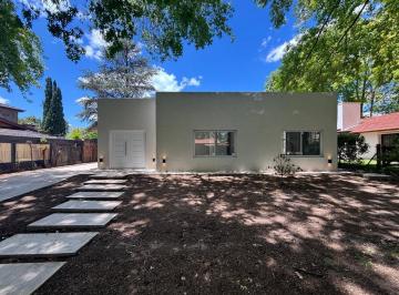 Casa · 140m² · 4 Ambientes · 1 Cochera · Casa en Alquiler en Mapuche Country Club, Pilar, G. B. a. Zona Norte
