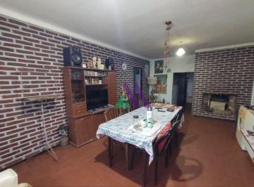 Casa de 5 ambientes, Miramar · Amplia Propiedad Sobre 3 Lotes con Gran Potencial en Calle 17 y 54. Miramar