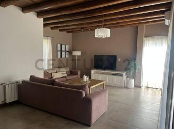 Casa · 260m² · 6 Ambientes · 1 Cochera · Excelente Casa en Venta en Barrio Viñas de Boedo – Lujan de Cuyo - Mendoza
