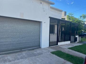 Casa · 120m² · 3 Ambientes · 2 Cocheras · Casa C/gran Terreno, Buena Ubicacion, Barrio Parque