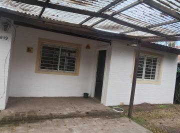 Casa · 85m² · 4 Ambientes · Casa en Alquiler en Funes - 2 Dorm.