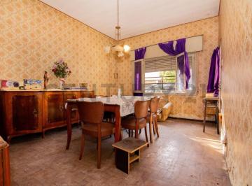 Casa · 119m² · 4 Ambientes · 1 Cochera · Venta Casa de 2 Dorm. a Reciclar en Arroyito, Rosario