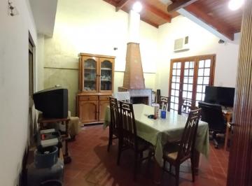 Casa · 126m² · 3 Ambientes · 1 Cochera · Venta Casa Quincho Local Sobre Av