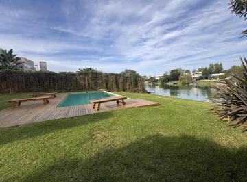 Casa · 300m² · 6 Ambientes · 2 Cocheras · Casa en Alquiler a La Laguna Principal en Santa Barbara