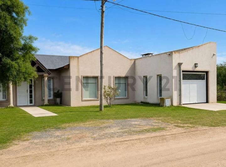 Casa · 200m² · 3 Ambientes · 1 Cochera