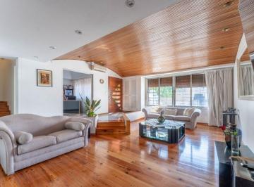 Casa · 491m² · 5 Ambientes · 2 Cocheras · Casa en Venta 5 Ambientes con Parque y Pileta - Devoto