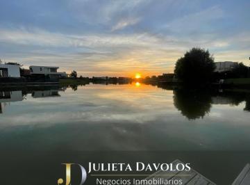 Casa · 167m² · 4 Ambientes · 2 Cocheras · Casa a La Laguna en Alquiler El Canton Barrio Norte