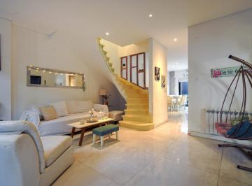 Casa · 221m² · 6 Ambientes · 2 Cocheras · Venta Casa 6 Ambientes en San Isidro