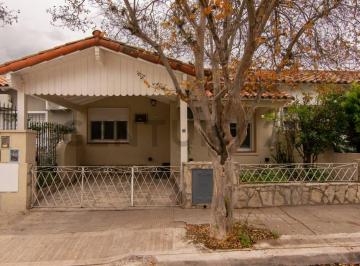 Casa · 85m² · 4 Ambientes · 1 Cochera · Alquiler – Casa 4 Ambientes con Patio y Cochera | Ciudad Jardín