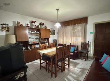 Casa · 117m² · 3 Ambientes · 1 Cochera · Venta Casa 3 Ambientes Patio Parrilla Cochera 2 Baños Moreno