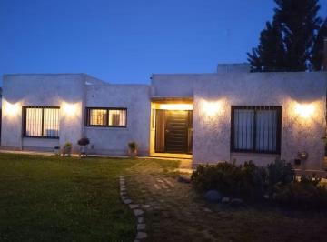 Casa · 150m² · 5 Ambientes · 3 Cocheras · Alquiler Temporal Amoblado Chacras de Coria