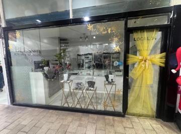 Local comercial , Lanús · Excelente Local en Galeria Céntrica, Lanús Este