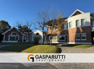 Casa · 340m² · 5 Ambientes · 7 Cocheras · Casa en Venta en Barrio Septiembre. 4 Dorm. con Pileta