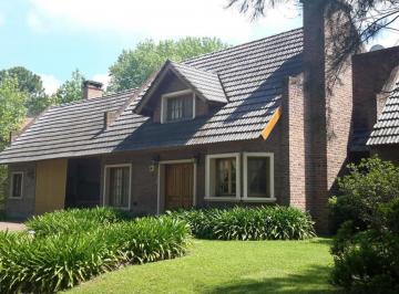 Casa · 240ha · 6 Ambientes · 2 Cocheras · Venta Casa 6 Amb. en Club Campos de Golf Las Praderas de Lujan
