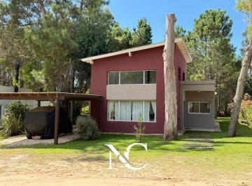Casa · 120m² · 4 Ambientes · 1 Cochera · Casa en Venta en Costa Esmeralda