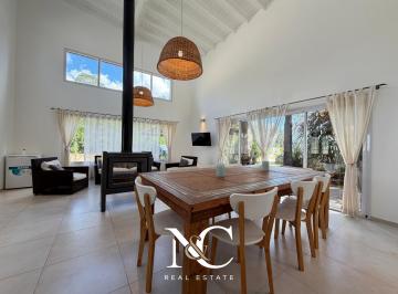 Casa · 120m² · 4 Ambientes · 1 Cochera · Casa en Venta en Costa Esmeralda