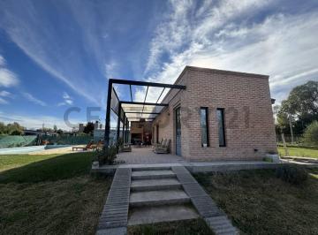 Casa · 52m² · 1 Dormitorio · Quincho en Venta General Roca