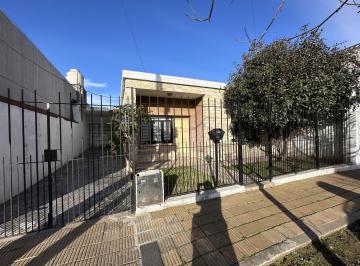 Casa · 80m² · 3 Ambientes · 2 Cocheras · Casa 3 Ambientes con Patio y Cochera en Lote Propio Apta Credito Castelar Norte