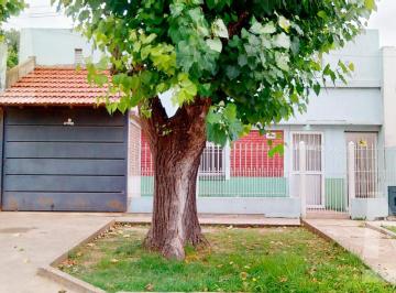 Casa · 140m² · 4 Ambientes · 1 Cochera · Casa en Venta Los Hornos