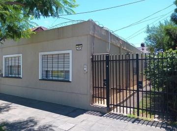 PH de 3 ambientes en una buena ubicación de Ramos Mejía
Este gran PH, con entra · PH de 3amb con Patio (Saavedra 1100 - Ramos Mejía)