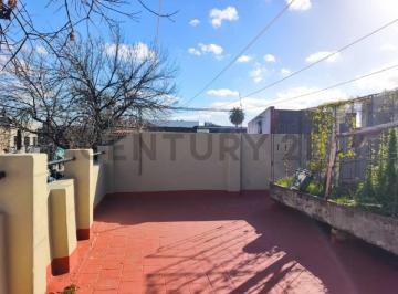 PH · 82m² · 3 Ambientes · PH Tipo Casa en Alquiler de 4 Ambientes en Barracas