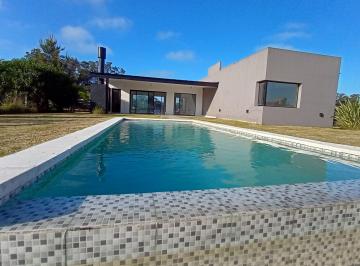 Casa · 150m² · 5 Ambientes · Casa a Estrenar con Piscina y 4 Habitaciones