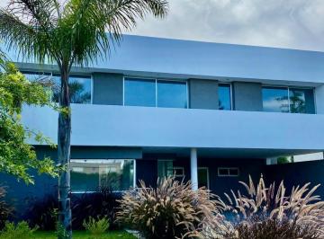 Casa · 350m² · 7 Ambientes · 4 Cocheras · Casa en Alquiler/ Venta Fincas de Iraola 2