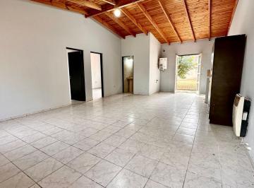 Casa · 80m² · 3 Ambientes · 2 Cocheras · Casa en Venta Barrio Aeropuerto 2 Dorm.