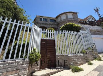 Casa · 624m² · 6 Ambientes · 1 Cochera · Importante Propiedad Estilo Marplatense con Vista Al Mar y Gran Potencial Comercial | Alquiler