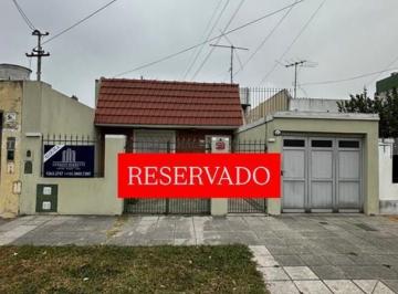 Casa · 95m² · 3 Ambientes · 2 Cocheras · Casa en Alquiler en Gerli, Avellaneda, G. B. a. Zona Sur