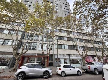 Oficina comercial · 56m² · 2 Ambientes · Amplia Oficina en Alquiler. de 2 Ambientes, Baño y Cocina. Torre Italia. Pleno Centro Campana