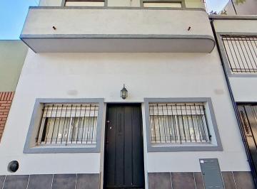 Casa · 70m² · 5 Ambientes · Venta de Casa en Monte Castro 5 Ambientes
