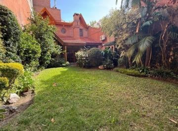 Casa · 311m² · 6 Ambientes · 2 Cocheras · Excelente Casa con Jardín en Almagro!