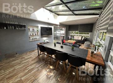Casa · 225m² · 7 Ambientes · 1 Cochera · Casa - Terreno
