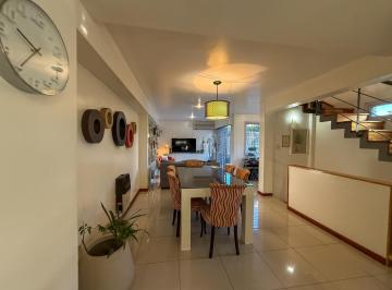 PH · 136m² · 5 Ambientes · Venta PH de 3 Dorm. en Barrio República de La Sexta, Rosario
