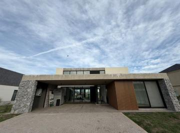 Casa · 231m² · 5 Ambientes · Casa 5 Ambientes Venta en La Providencia Canning